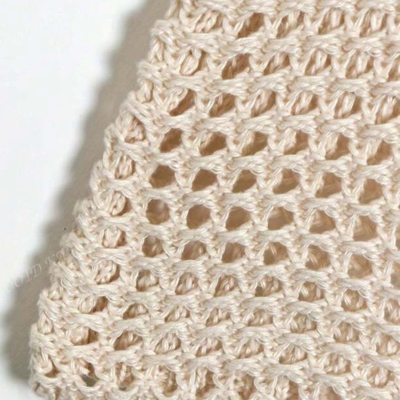 Cream Crochet Bell Sleeve Top with Starfish Details - Picture 4 of 6